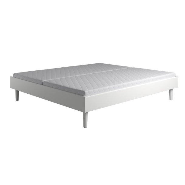 Krone dobbeltseng, hvid lakkeret MDF, vlg mellem tr-eller metalben. 