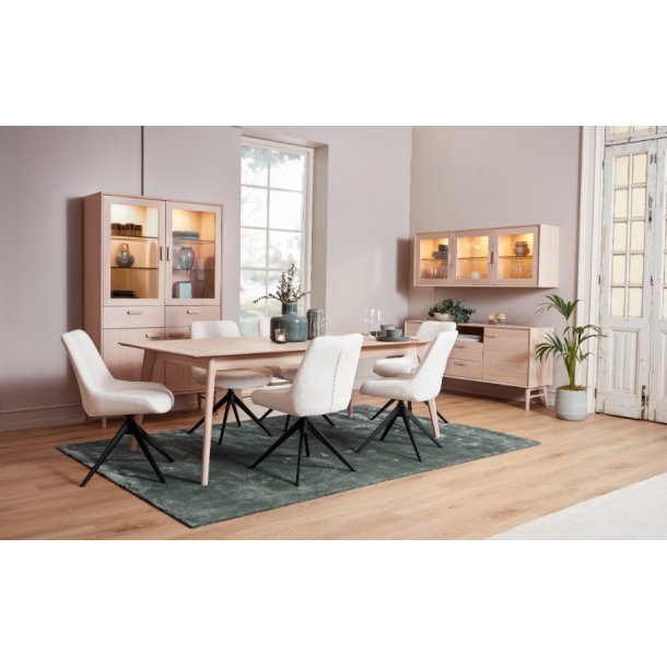 Egeskov hngevitrine i hvidolieret ege finr 212 x 60 cm med 4 skabe med indbygget LED lys