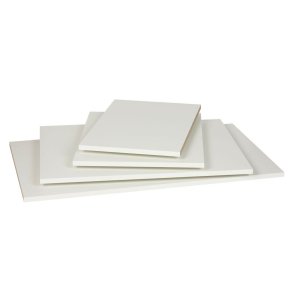 Hvide hylder til Krone 42 cm, 52 cm, 82 cm og 102 cm bredde hvidlakerede garderobeskabe.