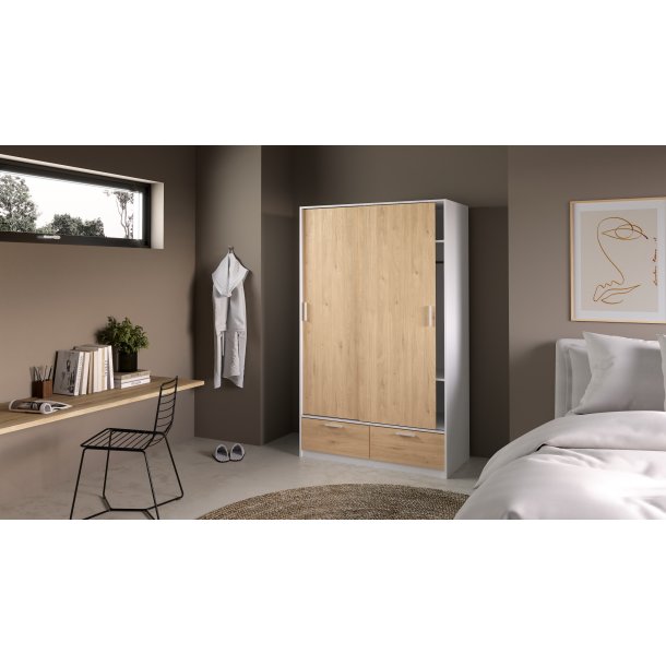 Inline garderobeskab 121 cm bredt, 2 skyded�re, 2 skuffer hvid og egelook. 