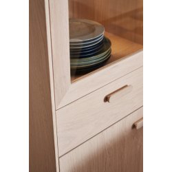 Egeskov vitrineskab i hvidolieret ege finr 187 x 110 cm med soft close og indbygget LED lys