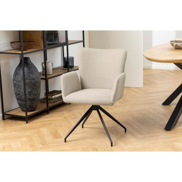  Sofie spisebordsstol med armln og drejefod i lys beige mbelstof